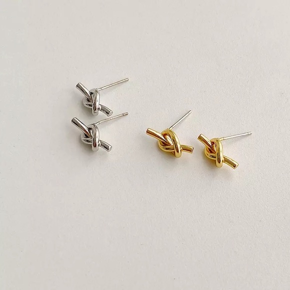 “Tie the Knot” Pretzel Twist Minimalist Gold Stud Dainty Bridesmaid/Gift Earring - Picture 4 of 9